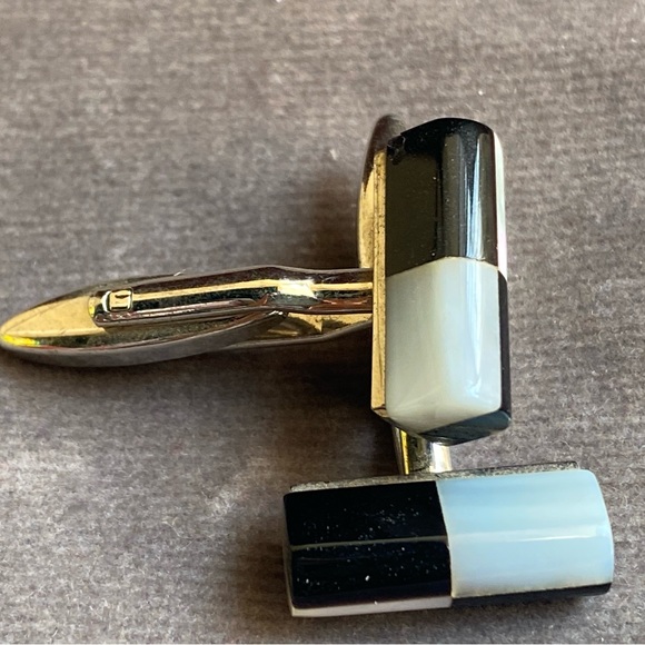 Satya Paul classic Black & White cuff links - Picture 3 of 5